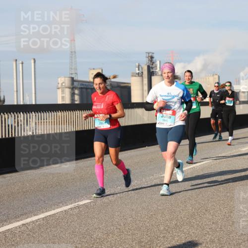 03.10.2025 - Köhlbrandbrückenlauf Lena Gebhardt http://msf.ph/oto/9136796 03.10.2025 09:54:37 Position 2 41, 3793, 1640 meine-sportfotos.de