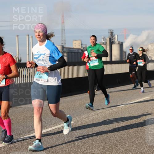 03.10.2025 - Köhlbrandbrückenlauf Lena Gebhardt http://msf.ph/oto/9136817 03.10.2025 09:54:38 Position 2 41, 2, 1640, 3186 meine-sportfotos.de