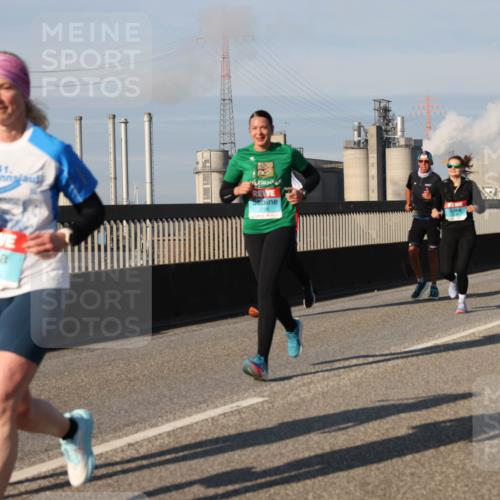 03.10.2025 - Köhlbrandbrückenlauf Lena Gebhardt http://msf.ph/oto/9136824 03.10.2025 09:54:38 Position 2 1640 meine-sportfotos.de