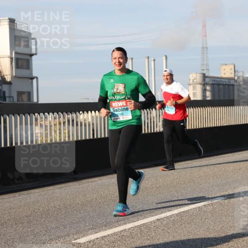 03.10.2025 - Köhlbrandbrückenlauf Lena Gebhardt http://msf.ph/oto/9136840 03.10.2025 09:54:39 Position 2 3186 meine-sportfotos.de