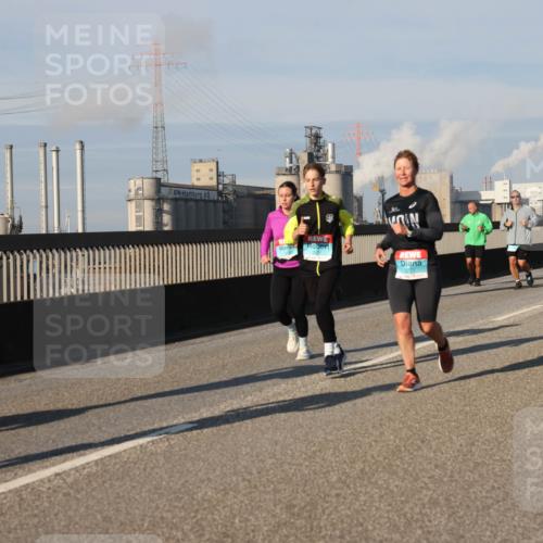 03.10.2025 - Köhlbrandbrückenlauf Lena Gebhardt http://msf.ph/oto/9136873 03.10.2025 09:54:41 Position 2 000 meine-sportfotos.de