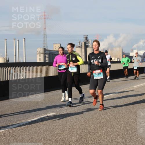03.10.2025 - Köhlbrandbrückenlauf Lena Gebhardt http://msf.ph/oto/9136884 03.10.2025 09:54:42 Position 2 4, 3371, 1771 meine-sportfotos.de