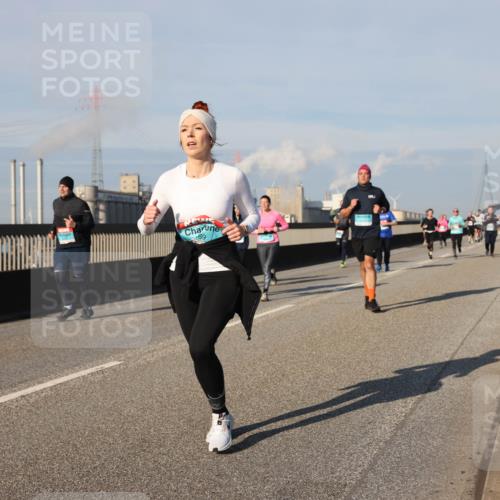 03.10.2025 - Köhlbrandbrückenlauf Lena Gebhardt http://msf.ph/oto/9137024 03.10.2025 09:54:51 Position 2 69 meine-sportfotos.de