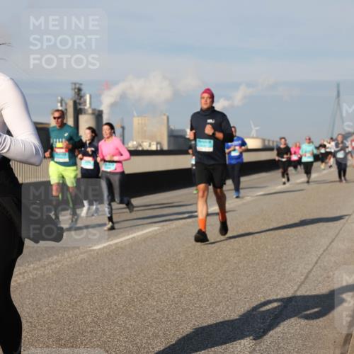 03.10.2025 - Köhlbrandbrückenlauf Lena Gebhardt http://msf.ph/oto/9137033 03.10.2025 09:54:51 Position 2 69 meine-sportfotos.de