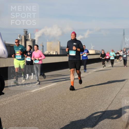 03.10.2025 - Köhlbrandbrückenlauf Lena Gebhardt http://msf.ph/oto/9137037 03.10.2025 09:54:51 Position 2 69 meine-sportfotos.de