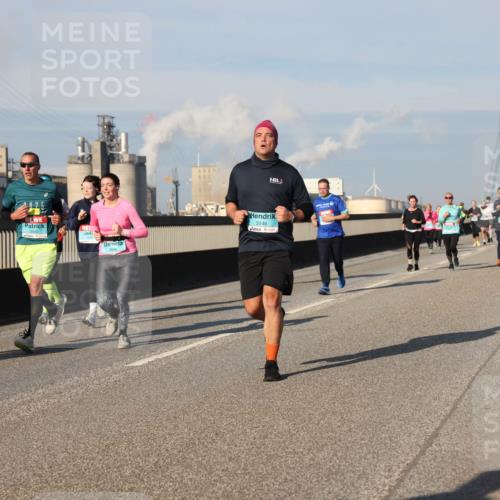 03.10.2025 - Köhlbrandbrückenlauf Lena Gebhardt http://msf.ph/oto/9137046 03.10.2025 09:54:52 Position 2 4, 2025, 3146, 3549 meine-sportfotos.de