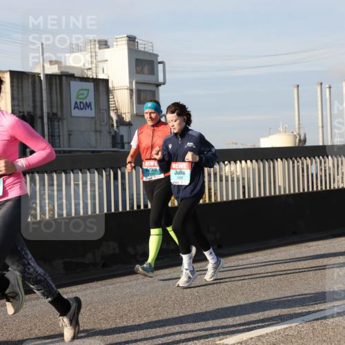 03.10.2025 - Köhlbrandbrückenlauf Lena Gebhardt http://msf.ph/oto/9137077 03.10.2025 09:54:54 Position 2 3549, 1909 meine-sportfotos.de