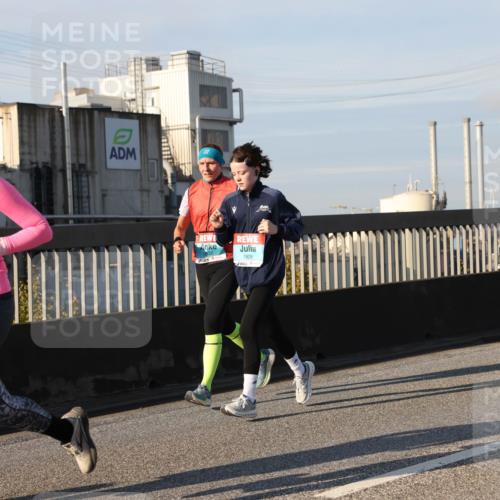 03.10.2025 - Köhlbrandbrückenlauf Lena Gebhardt http://msf.ph/oto/9137083 03.10.2025 09:54:54 Position 2 3549, 1909 meine-sportfotos.de