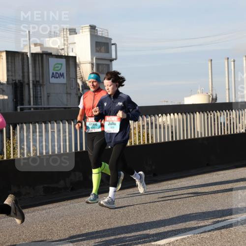 03.10.2025 - Köhlbrandbrückenlauf Lena Gebhardt http://msf.ph/oto/9137087 03.10.2025 09:54:54 Position 2 3549, 1632, 1909 meine-sportfotos.de