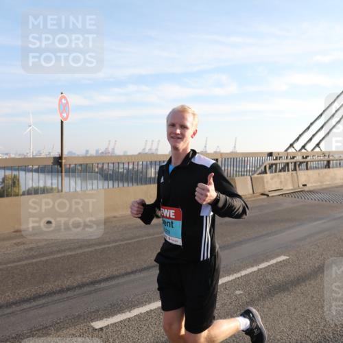 03.10.2025 - Köhlbrandbrückenlauf Yannick Fuchs http://msf.ph/oto/9137120 03.10.2025 08:21:00 Position 2 1029 meine-sportfotos.de