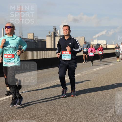 03.10.2025 - Köhlbrandbrückenlauf Lena Gebhardt http://msf.ph/oto/9137156 03.10.2025 09:55:00 Position 2 0975, 1514, 1611 meine-sportfotos.de