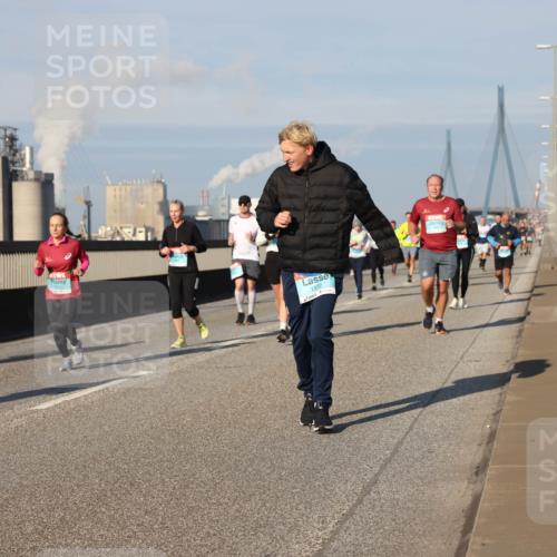 03.10.2025 - Köhlbrandbrückenlauf Lena Gebhardt http://msf.ph/oto/9137192 03.10.2025 09:55:04 Position 2 1372 meine-sportfotos.de