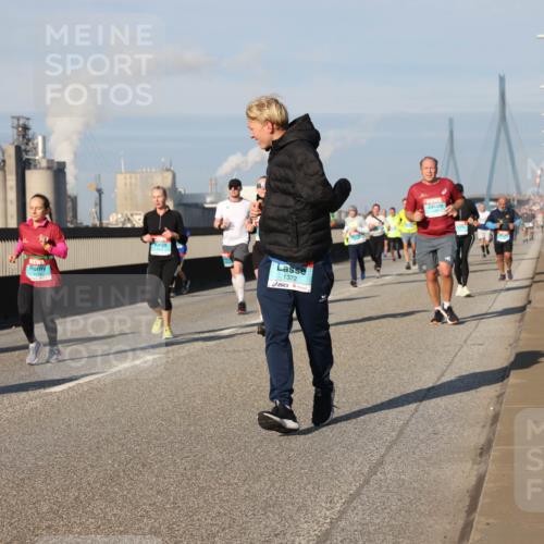 03.10.2025 - Köhlbrandbrückenlauf Lena Gebhardt http://msf.ph/oto/9137196 03.10.2025 09:55:04 Position 2 1372 meine-sportfotos.de