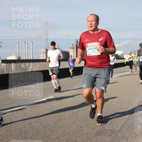 03.10.2025 - Köhlbrandbrückenlauf Lena Gebhardt http://msf.ph/oto/9137257 03.10.2025 09:55:08 Position 2 3723, 1388 meine-sportfotos.de