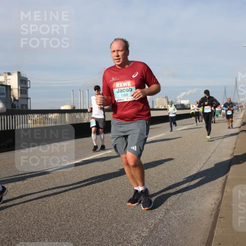 03.10.2025 - Köhlbrandbrückenlauf Lena Gebhardt http://msf.ph/oto/9137264 03.10.2025 09:55:08 Position 2 3723, 1388 meine-sportfotos.de