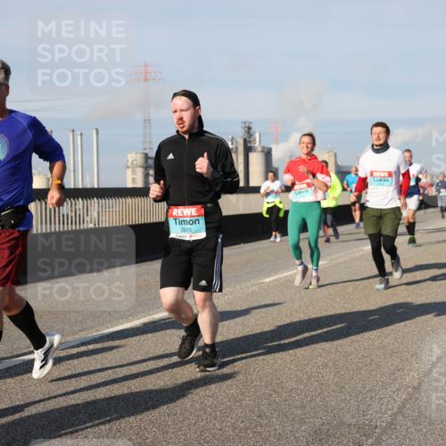 03.10.2025 - Köhlbrandbrückenlauf Lena Gebhardt http://msf.ph/oto/9137393 03.10.2025 09:55:15 Position 2 3406, 3515 meine-sportfotos.de