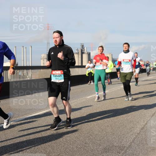 03.10.2025 - Köhlbrandbrückenlauf Lena Gebhardt http://msf.ph/oto/9137396 03.10.2025 09:55:15 Position 2 3406, 3515 meine-sportfotos.de