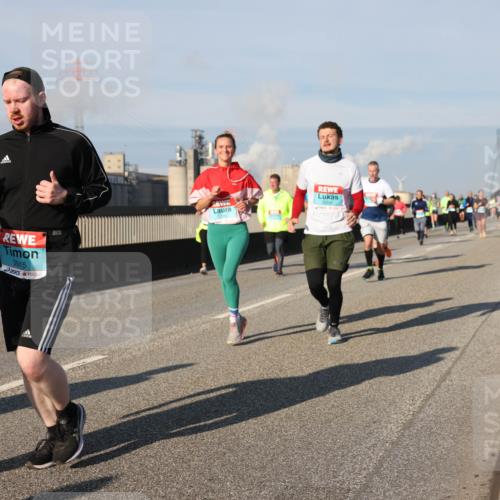 03.10.2025 - Köhlbrandbrückenlauf Lena Gebhardt http://msf.ph/oto/9137398 03.10.2025 09:55:16 Position 2 3515, 2808 meine-sportfotos.de