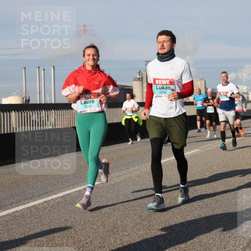 03.10.2025 - Köhlbrandbrückenlauf Lena Gebhardt http://msf.ph/oto/9137416 03.10.2025 09:55:16 Position 2 1206, 3208 meine-sportfotos.de