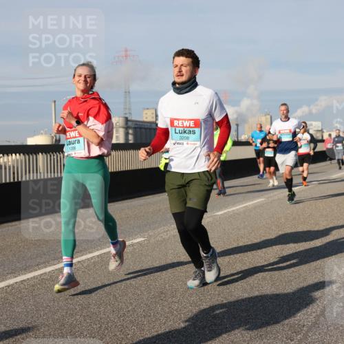03.10.2025 - Köhlbrandbrückenlauf Lena Gebhardt http://msf.ph/oto/9137419 03.10.2025 09:55:17 Position 2 1206, 3208 meine-sportfotos.de