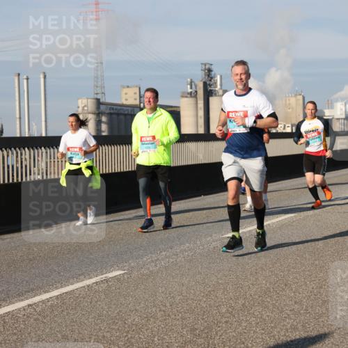 03.10.2025 - Köhlbrandbrückenlauf Lena Gebhardt http://msf.ph/oto/9137437 03.10.2025 09:55:18 Position 2 1220, 31 meine-sportfotos.de