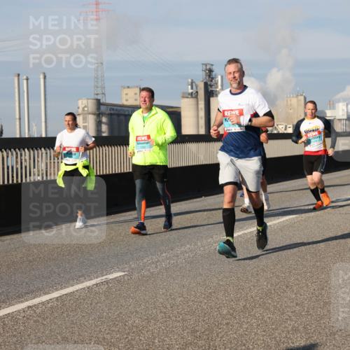 03.10.2025 - Köhlbrandbrückenlauf Lena Gebhardt http://msf.ph/oto/9137441 03.10.2025 09:55:18 Position 2 1, 1220, 3166 meine-sportfotos.de