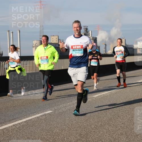03.10.2025 - Köhlbrandbrückenlauf Lena Gebhardt http://msf.ph/oto/9137453 03.10.2025 09:55:18 Position 2 1220, 3166, 1272 meine-sportfotos.de
