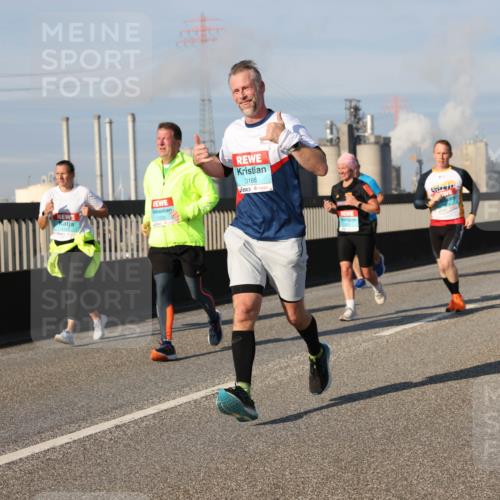 03.10.2025 - Köhlbrandbrückenlauf Lena Gebhardt http://msf.ph/oto/9137455 03.10.2025 09:55:19 Position 2 3166, 1220 meine-sportfotos.de