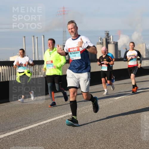 03.10.2025 - Köhlbrandbrückenlauf Lena Gebhardt http://msf.ph/oto/9137459 03.10.2025 09:55:19 Position 2 1220, 3166 meine-sportfotos.de