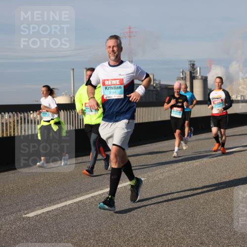 03.10.2025 - Köhlbrandbrückenlauf Lena Gebhardt http://msf.ph/oto/9137462 03.10.2025 09:55:19 Position 2 3166 meine-sportfotos.de