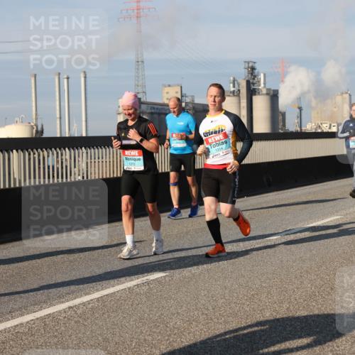 03.10.2025 - Köhlbrandbrückenlauf Lena Gebhardt http://msf.ph/oto/9137478 03.10.2025 09:55:20 Position 2 1272, 1314 meine-sportfotos.de