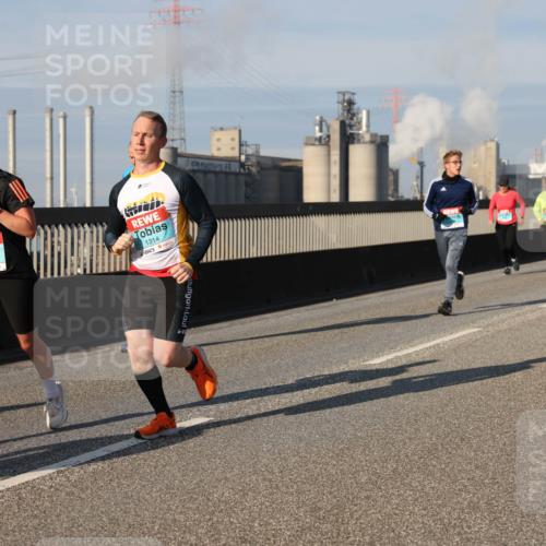 03.10.2025 - Köhlbrandbrückenlauf Lena Gebhardt http://msf.ph/oto/9137494 03.10.2025 09:55:21 Position 2 1272, 1314 meine-sportfotos.de