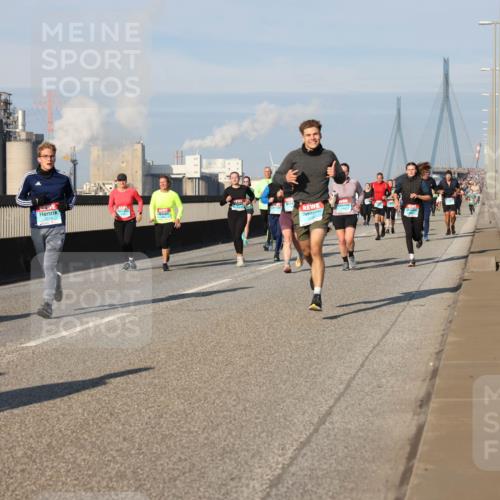 03.10.2025 - Köhlbrandbrückenlauf Lena Gebhardt http://msf.ph/oto/9137502 03.10.2025 09:55:21 Position 2  meine-sportfotos.de
