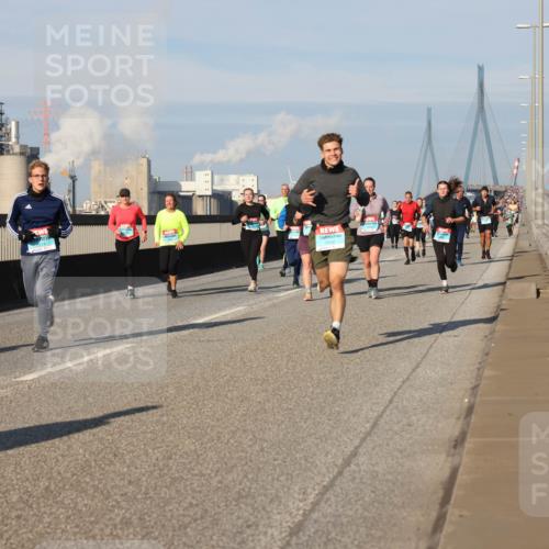 03.10.2025 - Köhlbrandbrückenlauf Lena Gebhardt http://msf.ph/oto/9137505 03.10.2025 09:55:21 Position 2  meine-sportfotos.de