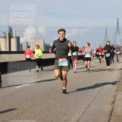 03.10.2025 - Köhlbrandbrückenlauf Lena Gebhardt http://msf.ph/oto/9137515 03.10.2025 09:55:22 Position 2 2214, 3162 meine-sportfotos.de