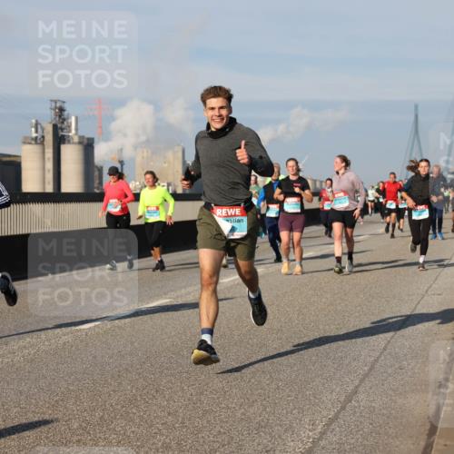 03.10.2025 - Köhlbrandbrückenlauf Lena Gebhardt http://msf.ph/oto/9137517 03.10.2025 09:55:23 Position 2 2214 meine-sportfotos.de