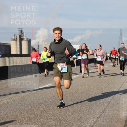 03.10.2025 - Köhlbrandbrückenlauf Lena Gebhardt http://msf.ph/oto/9137525 03.10.2025 09:55:23 Position 2 2214 meine-sportfotos.de