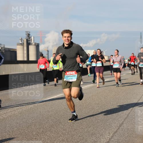 03.10.2025 - Köhlbrandbrückenlauf Lena Gebhardt http://msf.ph/oto/9137529 03.10.2025 09:55:23 Position 2 2214, 3162 meine-sportfotos.de