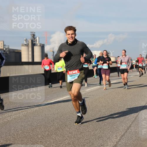 03.10.2025 - Köhlbrandbrückenlauf Lena Gebhardt http://msf.ph/oto/9137532 03.10.2025 09:55:23 Position 2 2214, 316 meine-sportfotos.de