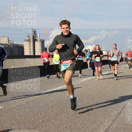 03.10.2025 - Köhlbrandbrückenlauf Lena Gebhardt http://msf.ph/oto/9137534 03.10.2025 09:55:23 Position 2 2214, 31 meine-sportfotos.de
