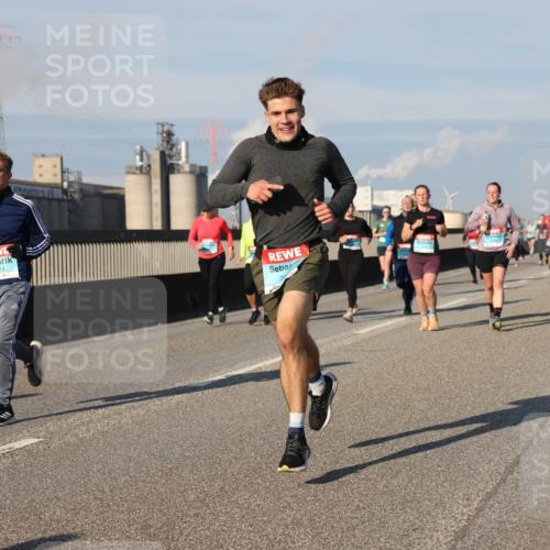 03.10.2025 - Köhlbrandbrückenlauf Lena Gebhardt http://msf.ph/oto/9137536 03.10.2025 09:55:23 Position 2 2214 meine-sportfotos.de