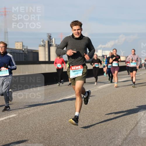 03.10.2025 - Köhlbrandbrückenlauf Lena Gebhardt http://msf.ph/oto/9137538 03.10.2025 09:55:23 Position 2 3162 meine-sportfotos.de