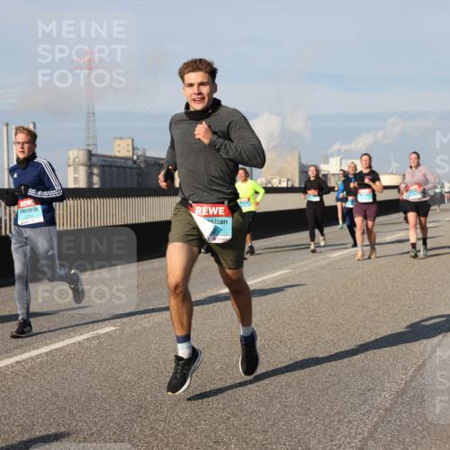 03.10.2025 - Köhlbrandbrückenlauf Lena Gebhardt http://msf.ph/oto/9137547 03.10.2025 09:55:23 Position 2 2214 meine-sportfotos.de