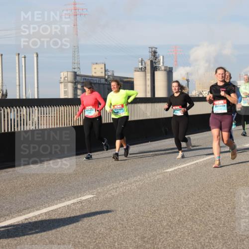03.10.2025 - Köhlbrandbrückenlauf Lena Gebhardt http://msf.ph/oto/9137572 03.10.2025 09:55:25 Position 2  meine-sportfotos.de