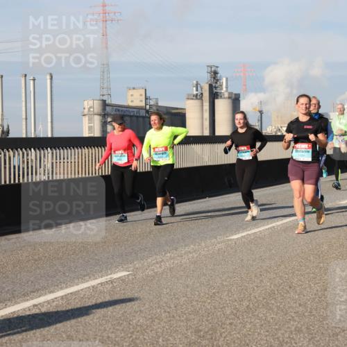 03.10.2025 - Köhlbrandbrückenlauf Lena Gebhardt http://msf.ph/oto/9137575 03.10.2025 09:55:25 Position 2 3067, 1169, 2054 meine-sportfotos.de