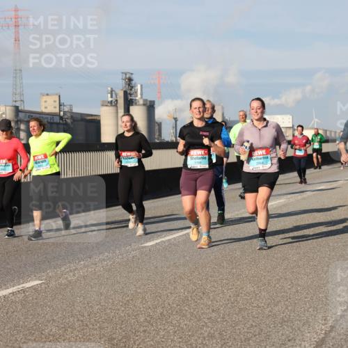 03.10.2025 - Köhlbrandbrückenlauf Lena Gebhardt http://msf.ph/oto/9137578 03.10.2025 09:55:25 Position 2 3057, 1169, 2054, 2686 meine-sportfotos.de