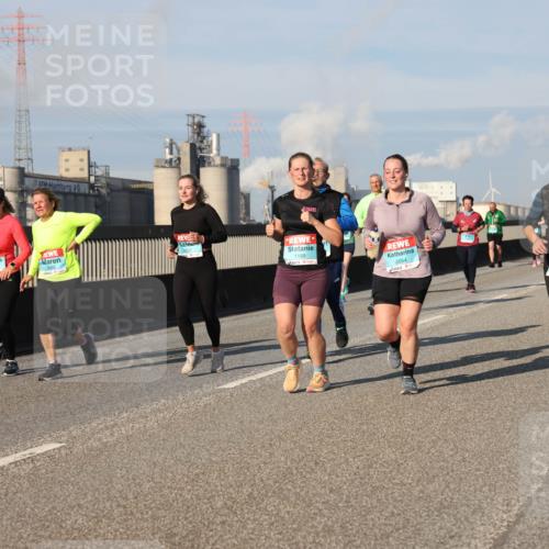 03.10.2025 - Köhlbrandbrückenlauf Lena Gebhardt http://msf.ph/oto/9137580 03.10.2025 09:55:25 Position 2 1169, 3060, 2054, 2686 meine-sportfotos.de