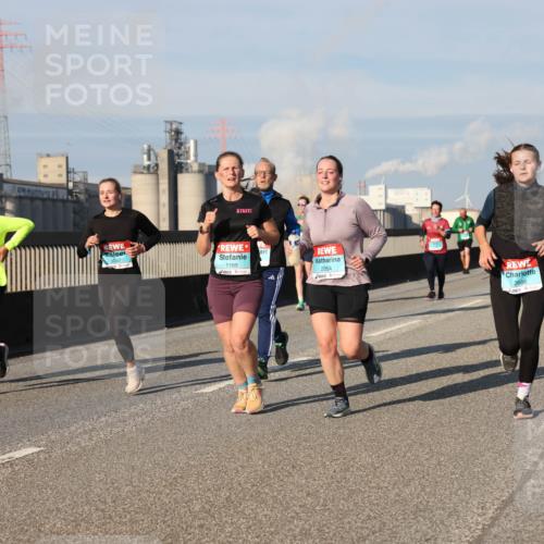 03.10.2025 - Köhlbrandbrückenlauf Lena Gebhardt http://msf.ph/oto/9137584 03.10.2025 09:55:26 Position 2 3060, 3062, 4, 1169, 2054, 2686 meine-sportfotos.de
