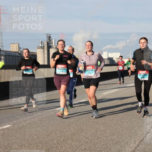 03.10.2025 - Köhlbrandbrückenlauf Lena Gebhardt http://msf.ph/oto/9137590 03.10.2025 09:55:26 Position 2 3060, 3062, 1169, 2054 meine-sportfotos.de