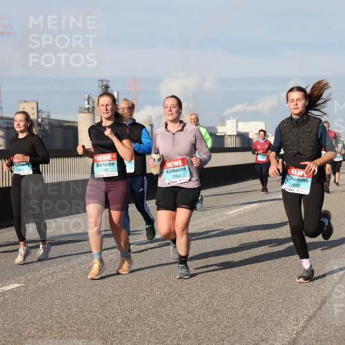 03.10.2025 - Köhlbrandbrückenlauf Lena Gebhardt http://msf.ph/oto/9137592 03.10.2025 09:55:26 Position 2 3062, 3057, 1169, 2054, 2686 meine-sportfotos.de
